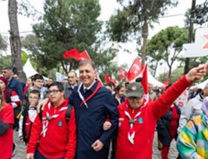 Lider Tugay çocuklarla 23 Nisan coşkusunu paylaştı