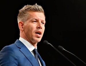 Magyar calls on Orbán to lift veto on €90bn Ukraine loan before leaving office