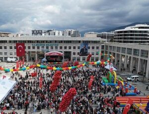 Nilüfer’de Cumhuriyet Meydanı çocukların oldu