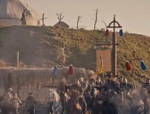 Okçuluk kursunu bitirdi, tarihi dizilerde rol aldı