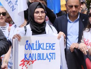 Okulda Önlüklere Kan Bulaştı!