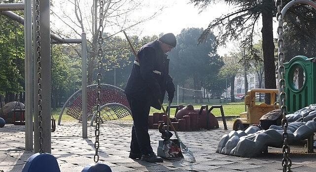 Osmangazi Belediyesi’nden Parklara Günlük Bakım Dokunuşu