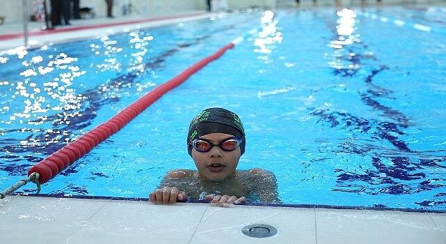 Osmangazi Yüzme Şenliği’nde Kazananlar Kupalarını Aldı