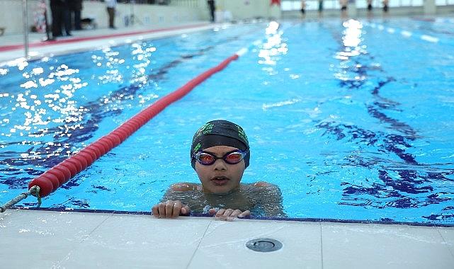 Osmangazi Yüzme Şenliği’nde Kazananlar Kupalarını Aldı