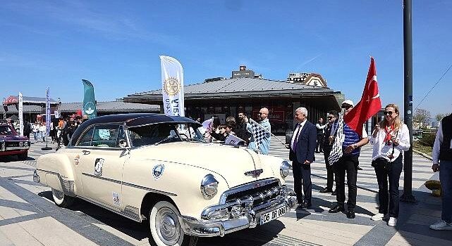 Osmangazi’de 13. Klasik Araba Çeşidi Rüzgarı Esti