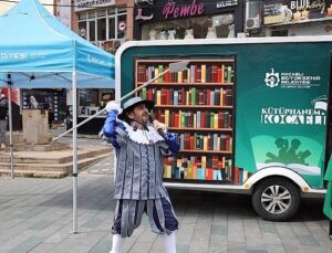 Roman kahramanları İzmit sokaklarında