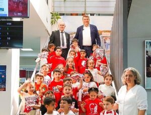 Seferihisar’da 23 Nisan coşkusu: Başkanlık koltuğu çocuklara emanet