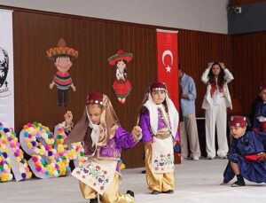 Seferihisar’da 23 Nisan coşkusu; Yarınların ışığı çocuklar sahnedeydi