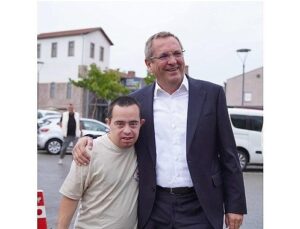 Sevgiyle atılan her adım, paylaşıldıkça çoğalan en bedelli mutluluklara dönüşüyor