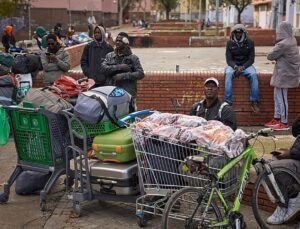 Spain finalises amnesty measures to give legal status to up to 500,000 immigrants