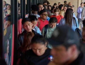 Spain immigration officers cancel strike after deal to ease workload from mass migrant amnesty