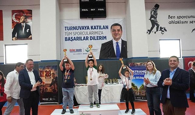 Torbalı’da Satranç Şöleni: 208 Sportmen Birebir Masada Buluştu