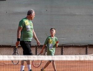 Yenişehir’de nesiller kortta buluştu