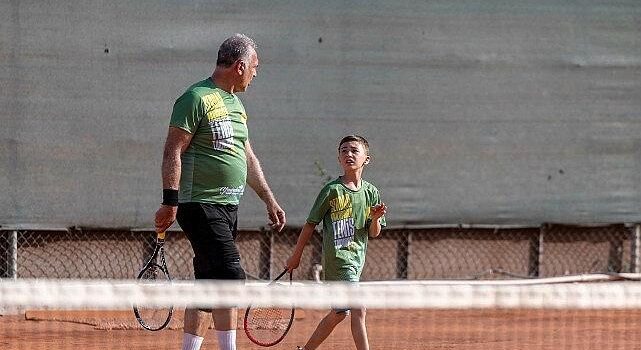 Yenişehir’de nesiller kortta buluştu