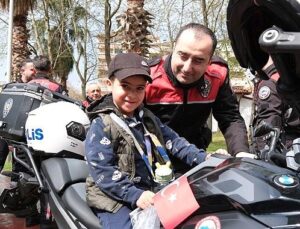 Yunus polisleri, çocukların gönlünü fethetti