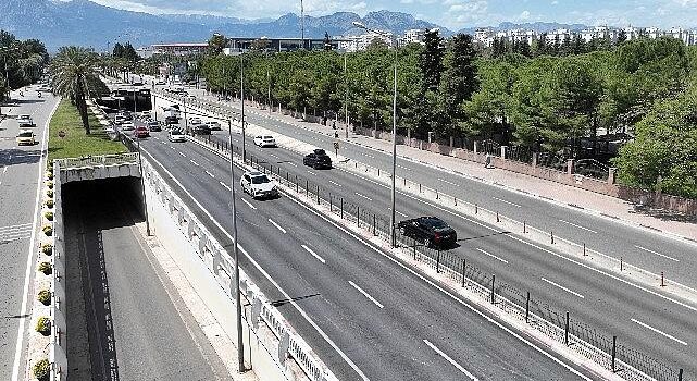 Yüzüncü Yıl Bulvarı’nda asfaltlama çalışması tamamlandı