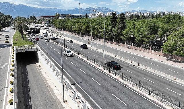 Yüzüncü Yıl Bulvarı’nda asfaltlama çalışması tamamlandı