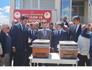 Akfen Yenilenebilir Güç’ten Dünya Arı Günü Kapsamında Aşkale’de Üreticilere Yüzde 70 Hibeli Arılı Kovan Dayanağı