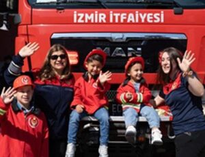 Alevlere koşan üstün anneler