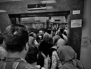 Bayraklı Şehir Hastanesi’nde Yoğun Bakım İsyanı: Merdivenler Bile Kilitli!