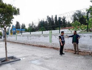 Büyükşehir’den Mevlana Caddesi ve 100. Yıl Bulvarı ortasında kaldırım ve peyzaj çalışması