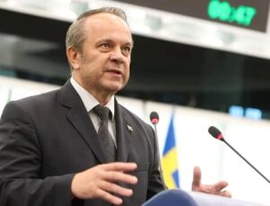 EU’s largest party threatens to sanction MEP for appearing with far right