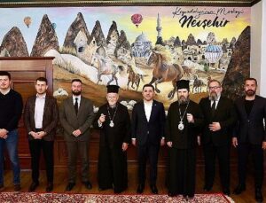 Fener Rum Patriği Bartholomeos Lider Arı’yı Ziyaret Etti
