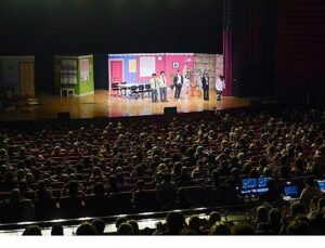 Gençlerden rock konseri ve tiyatro