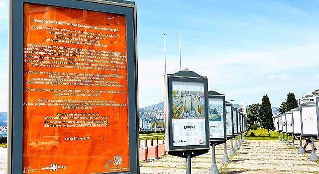“Gençlik Nerede?” karikatür standı Vasıf Çınar Meydanı’nda