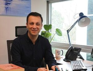 “Günde en az üç kere sarılın!”