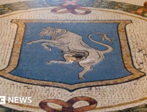 Italy gives bull mosaic testicles worn down by spinning tourists some TLC