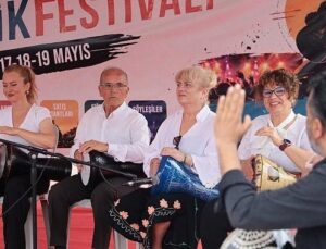 Karşıyaka 19 Mayıs’ı şenlik coşkusuyla kutladı!