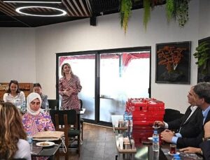 Kartepe’de Bayan Eğitimcilere Anneler Günü Sürprizi
