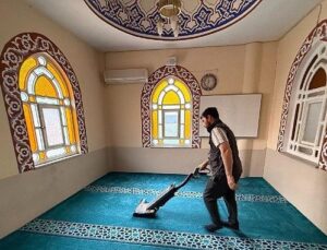 Kartepe’nin Mescitleri Bayram Sabahına Işıl Işıl Giriyor