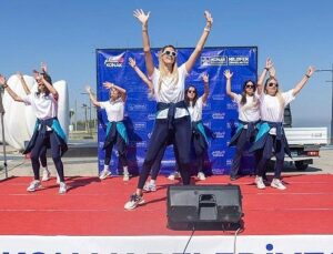 Konaklı annelerden Anneler Günü dansı