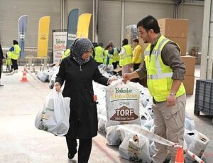 Konya Büyükşehir “Balkonlar Bostan Olsun” Projesinde Bostan Setlerinin Dağıtımına Başladı