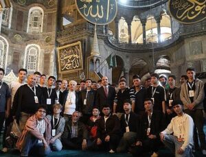 Lider Altay “Genç Seyyah” Projesi ile İstanbul Seyahatine Katılan Öğrencilerle Buluştu