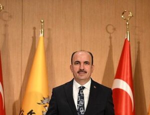 Lider Altay: “Umre Ödüllü Siyer Bilgi Müsabakamızı Kazanan 100 Öğrencimiz Anne-Babalarıyla Kutsal Topraklara Gitmeye Hak Kazandı”