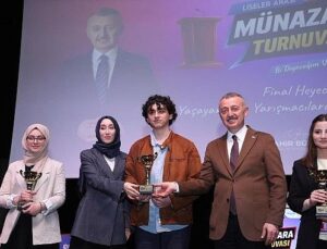 Lider Büyükakın, gençlerin münazarasından çok etkilendi: “Yarınlarımız emin ellerde”