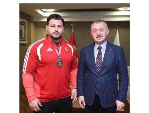 Lider Büyükakın, güreşten iki kıymetli ismi ağırladı