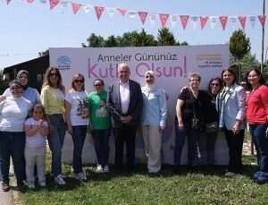 Lider Şadi Özdemir Anneler Günü’nü Bizim Mesken iştirakçileriyle kutladı