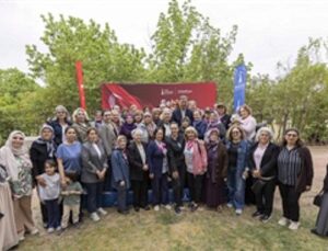 Lider Tugay şehit anneleriyle bir ortaya geldi