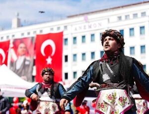 Manisa’da 19 Mayıs Coşkusu Cumhuriyet Meydanı’na Taştı