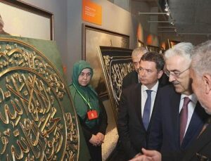 “Mukaddes Emanetler Sergisi” Osmangazi’de Ziyaretçilerini Ağırlıyor