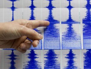 Naples woken by strong earthquake as tremors hit city