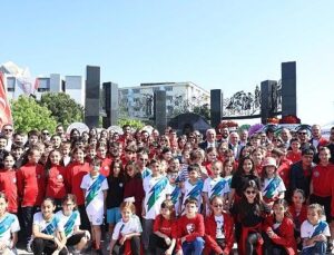 Nilüfer, 19 Mayıs’ı Cumhuriyet Meydanı’nda karşıladı