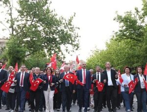 Nilüfer’de binler Cumhuriyet için yürüdü