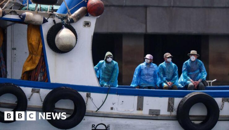 Plane sent to bring Irish passengers home from virus-hit ship