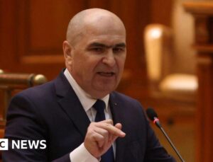Romanian PM ousted in no-confidence vote