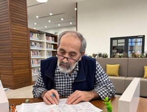 Tuğran Amca’nın okuma aşkı yıllara meydan okuyor